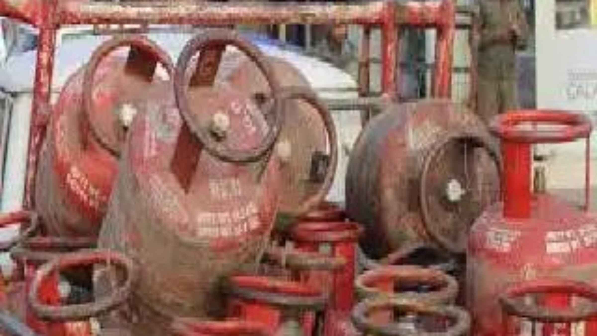 महंगाई का डबल अटैक: घरेलू एलपीजी सिलिंडर के दाम बढ़े, खाद्य तेल और सूखे मेवों की कीमतों में भारी उछाल lpg cylinder price