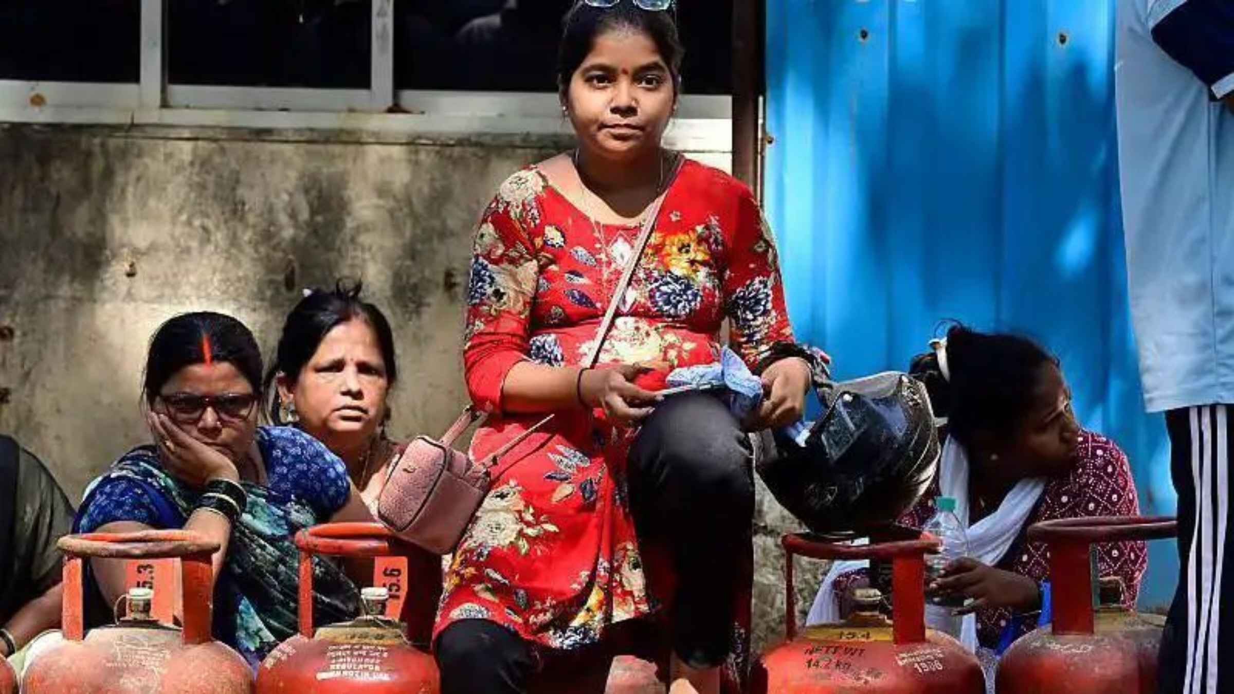 घरेलू एलपीजी सिलेंडर की कीमतों में फिर लगी आग, ₹29 की नई बढ़ोतरी से आम जनता के बजट का कचूमर निकला lpg cylinder price