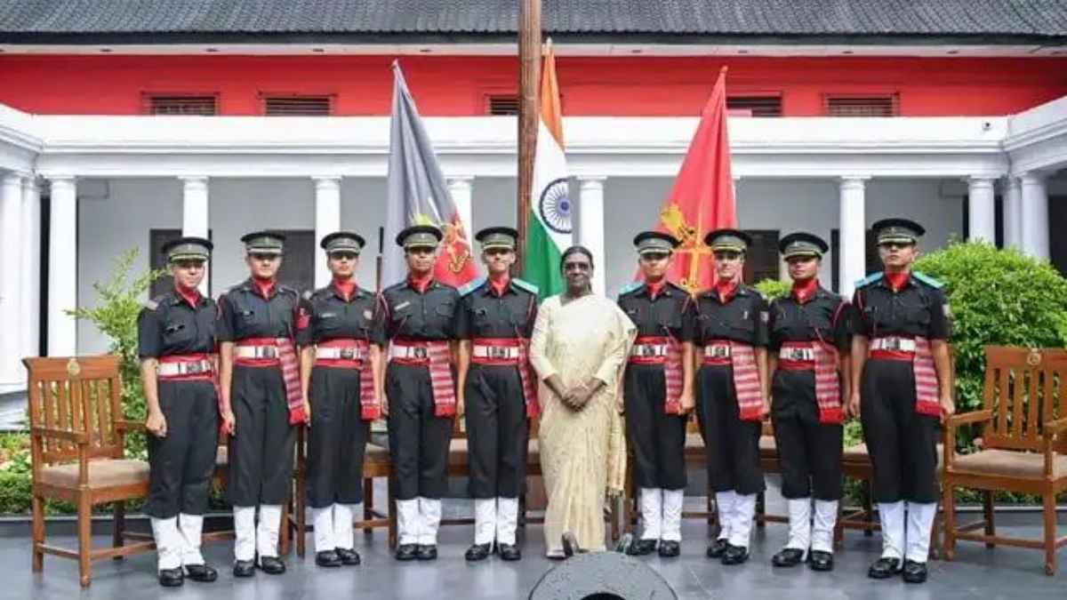 एनडीए की बेटियों ने रचा इतिहास, कड़े प्रशिक्षण के बाद देश के सशस्त्र बलों में बनीं पहली महिला अधिकारी nda-first-women-batch-passing-out