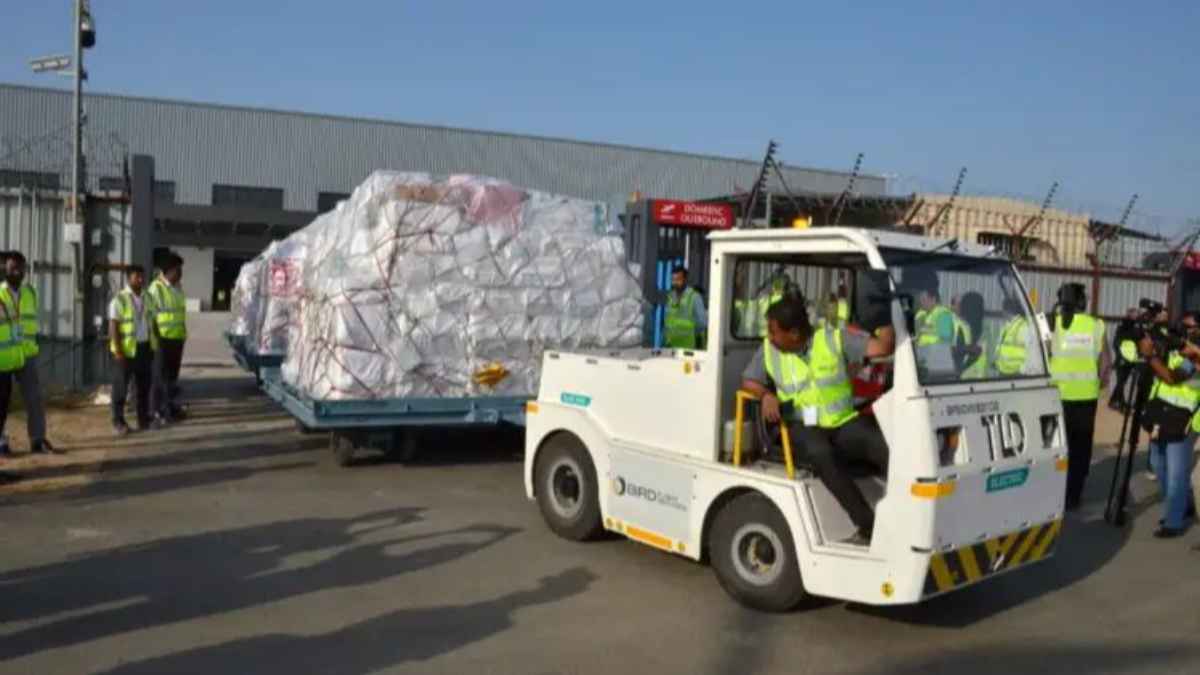 दिल्ली से ₹20 सस्ता फ्रेट चार्ज, कार्गो सेवा के पहले ही दिन नोएडा एयरपोर्ट ने रच दिया इतिहास noida-international-airport-cargo-service