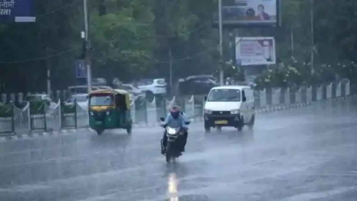 Delhi Weather Update: चुभन भरी गर्मी से मिली बड़ी राहत, दिल्ली-NCR में आज होगी रिमझिम बारिश, जानें तापमान का ताजा हाल rain-weather
