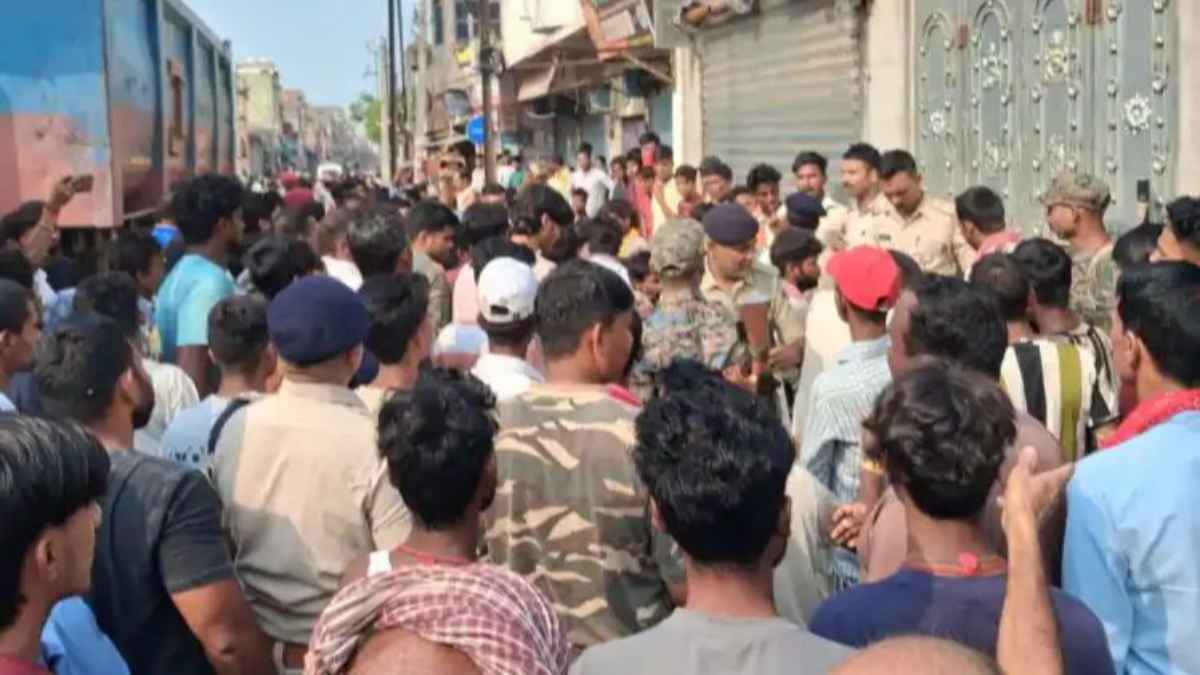 खैरा बाजार में मातम: तेज रफ्तार हाइवा ने कोचिंग जा रही छात्रा को कुचला, मौके पर ही दर्दनाक मौत, भारी बवाल! road-accidents
