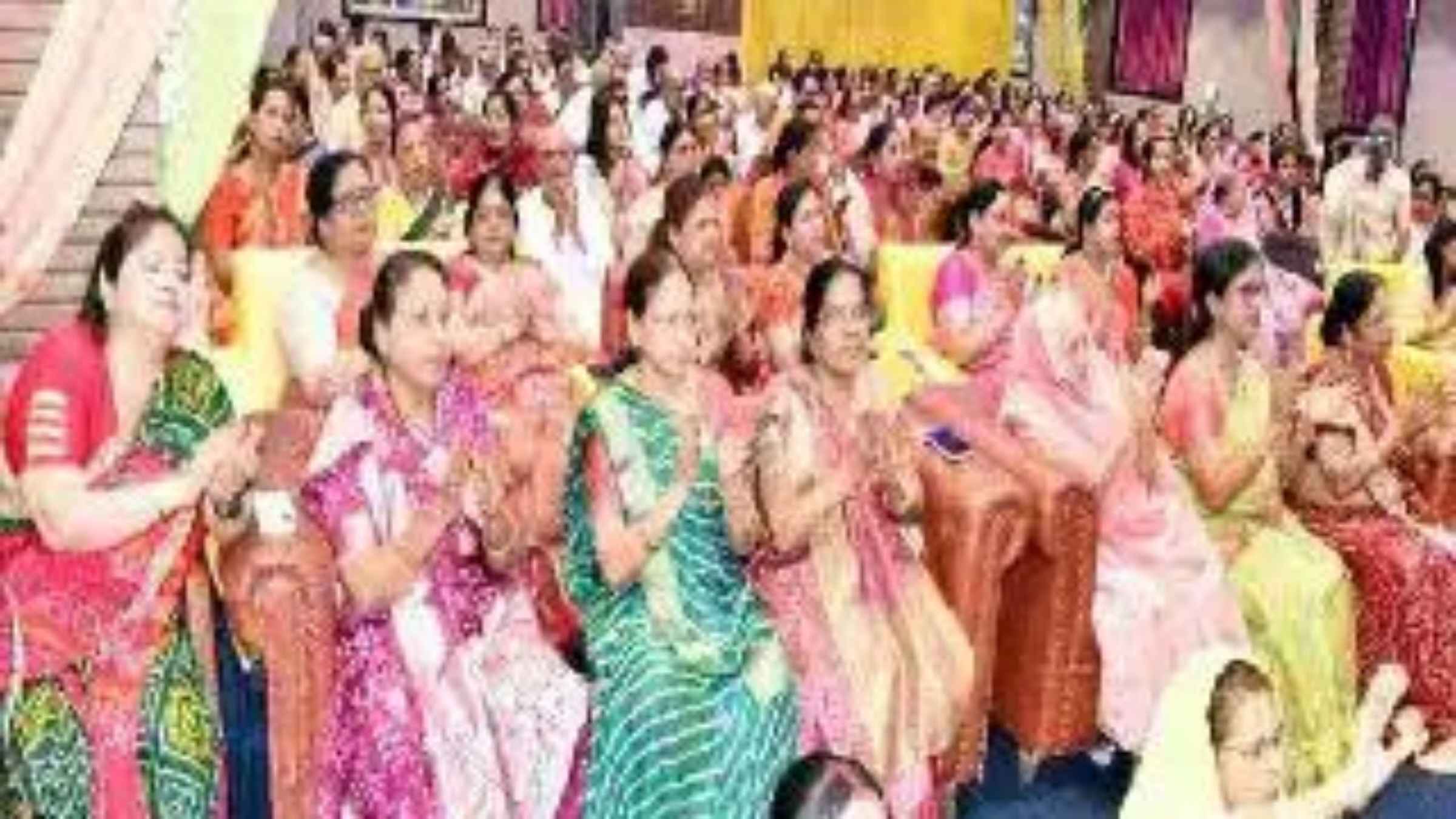 Shrimad Bhagwat Katha: बिष्टुपुर मारवाड़ी मंदिर में गूंजा रुक्मिणी विवाह का प्रसंग, झूम उठे श्रद्धालु, जानें क्या रहा खास spiritual live devotional programs