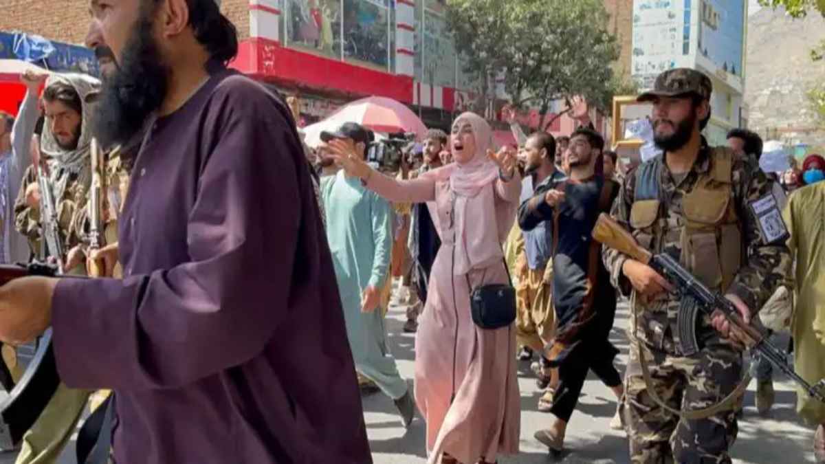 taliban-fires-on-women-protestors