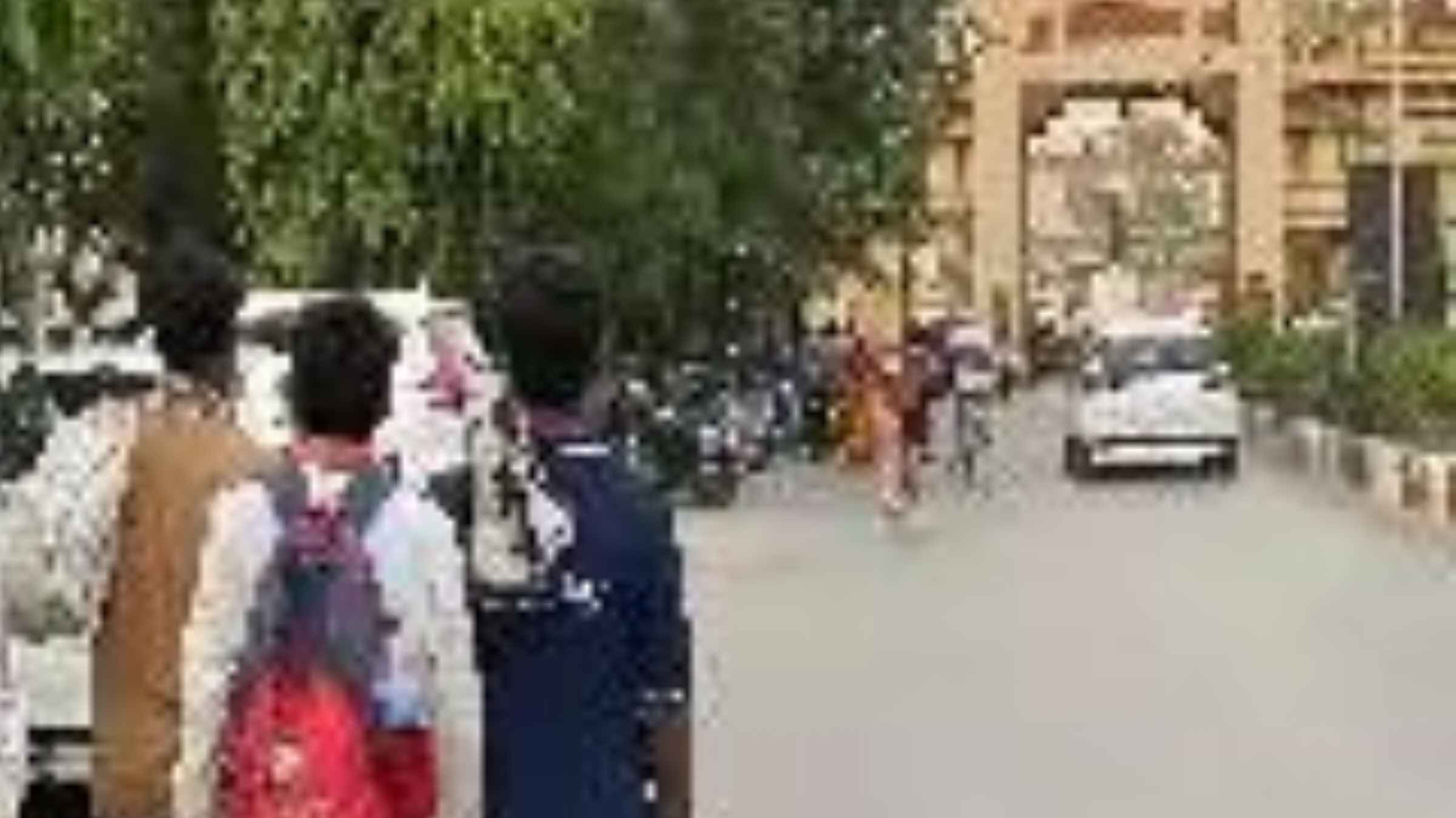 वाराणसी में मौत बनकर दौड़ रही हैं अनफिट एंबुलेंस, बिना फिटनेस और बिना बीमे के हो रहा खेल varanasi news rto rules
